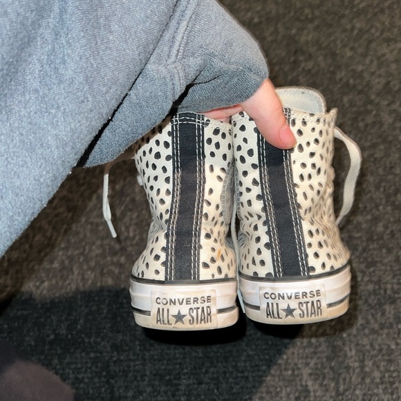 Converse size 6 women’s - Picture 4 of 5
